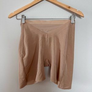 Skims Sheer Sculpt Low Back Short